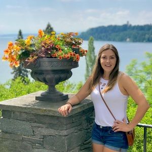 Meet your Posher, Emily